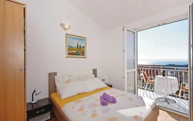 Cozy 1 Bedroom Apartment in Makarska
