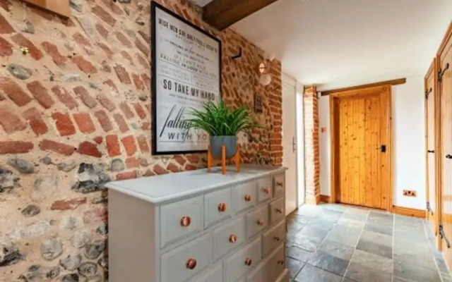 Host Stay Rogues Barn
