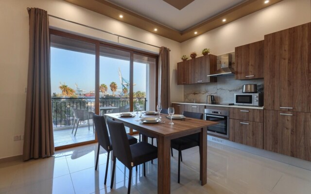 Gem Beachfront Apt With Amazing Bay and Sea Views