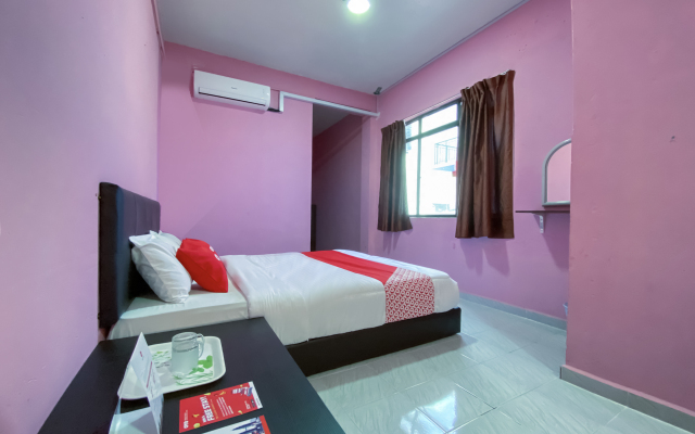 Super OYO 90039 Coop Hotel Kangar