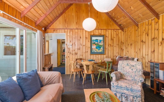 Copper Beech Cottage - Wharewaka Holiday Home – Guest Rooms – Taupo