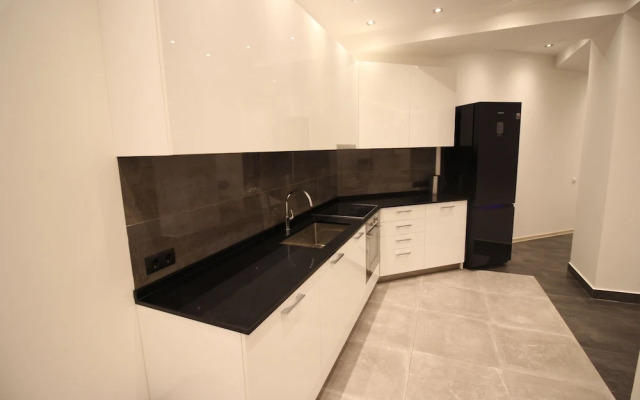 Maxela Rooms & Suites