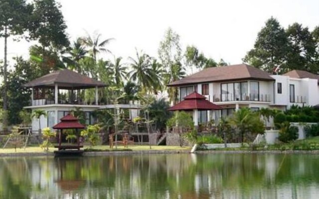 Phoenix Lakeside Pool Villa