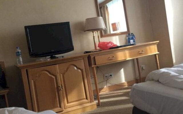 Maxcourt Hotel