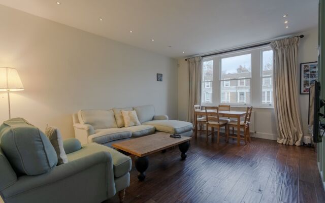 2 Bedroom Apartment Near Kensington Olympia Station