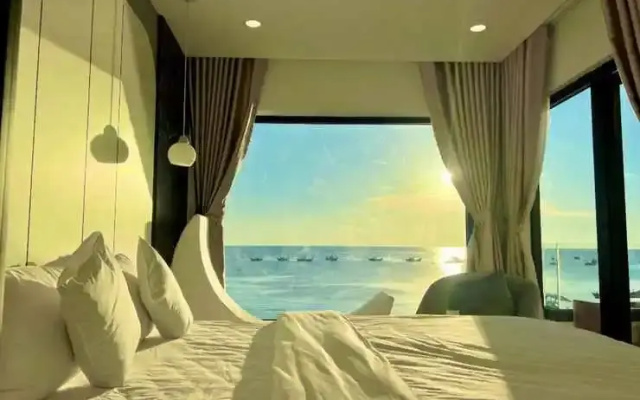 New Moon Hotel