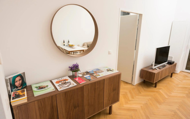 Garden Lounge Satzberg by ichbucheAT