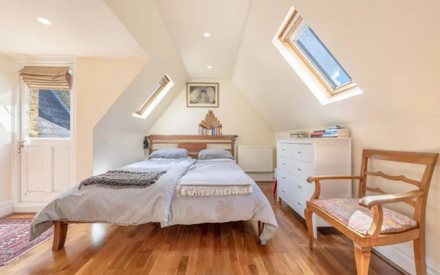 Stunning 3 Bedroom Apartment in Trendy Chalk Farm