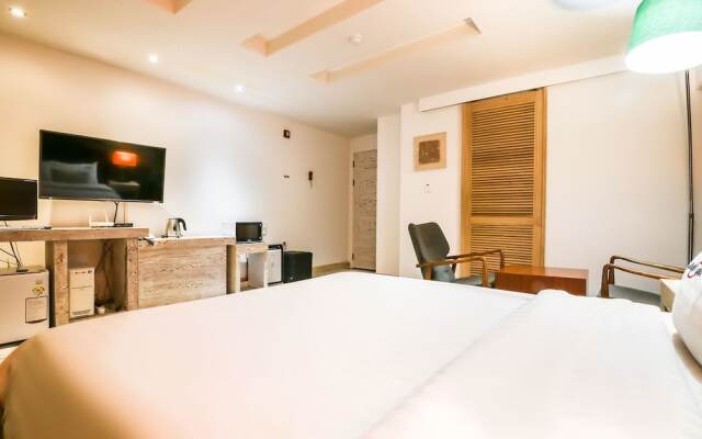Apple Hotel