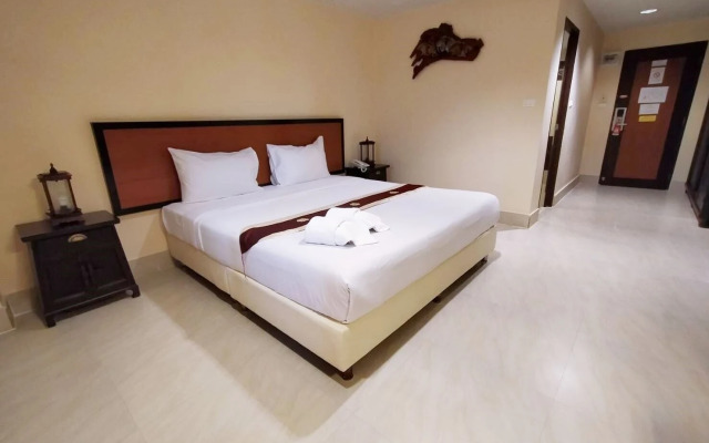 Rayong Lanna Hotel