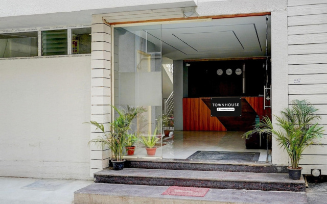 Classic With Balconyroyal Avenue