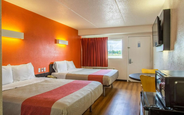 Motel 6 Ashland, OH