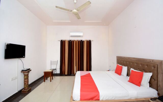 OYO 31031 Ds Royal Guest House