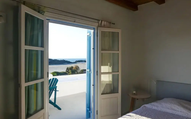 Glyfada CN Cheerful 5 Bedroom Home on the Beach