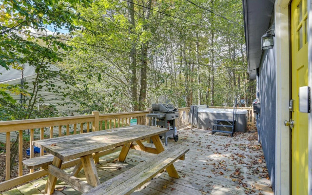 Modern Poconos Chalet w/ Private Hot Tub, Fire Pit