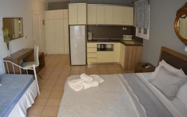 Michel Mar Studios & Apartments
