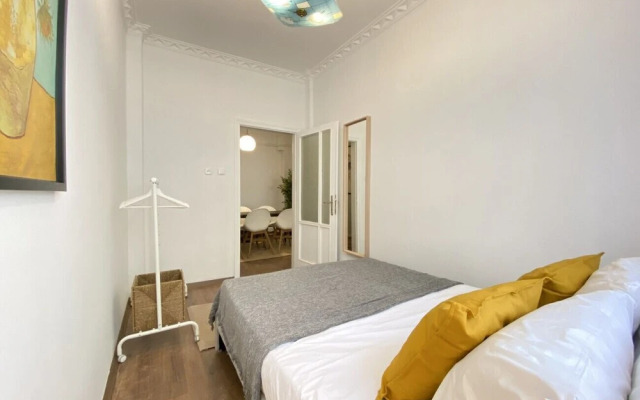 Central Flat Close to Popular Attractions in Sisli