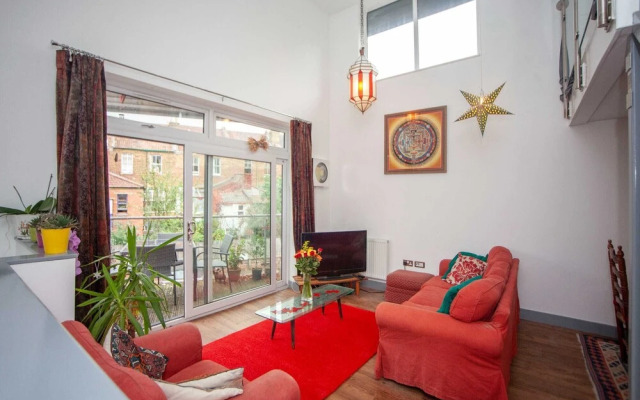 Special 3 Bedroom Townhouse With Parking in Bristol