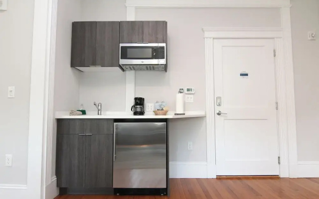 Maverick Suites at 89 Marion