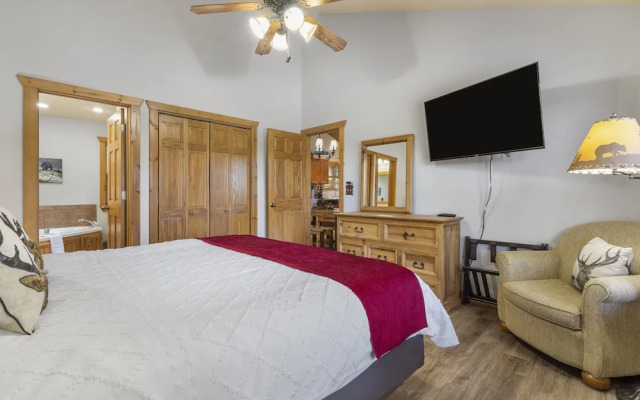 Grey Moose Lodge w/ Amenities Access!