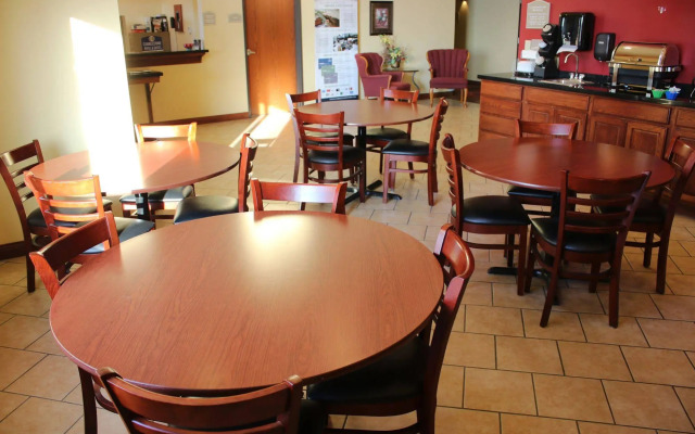 Edgewood Hotel & Suites