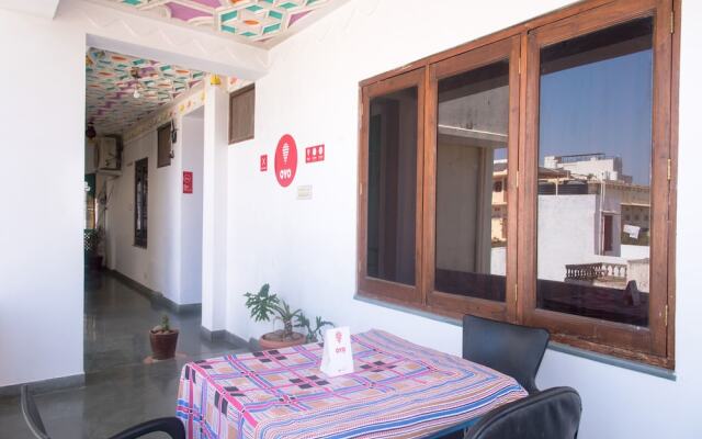 OYO 12250 Home Kesar Vilas near Trident Udaivilas