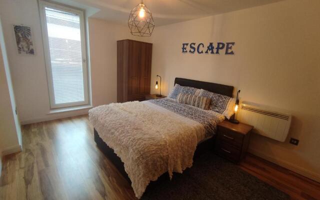 Blue Escape--Lovely 2beds 1bath with free parking