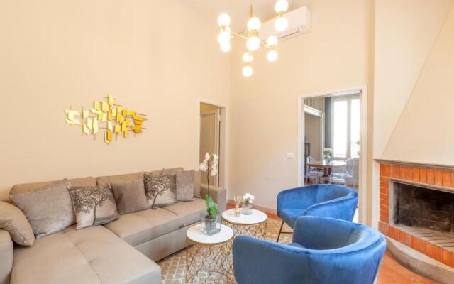 Santa Croce. Quiet, large and luminous loft
