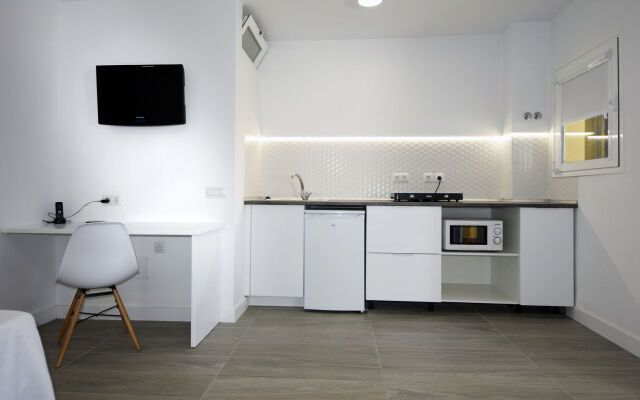 Skyview Hotel by Livvo