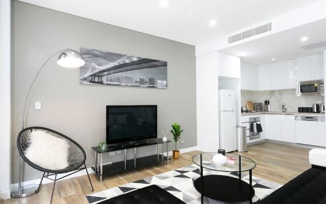 Chic CBD Pad + Pool + Gym + Sauna + Parking