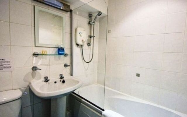 OYO The Croppers Arms