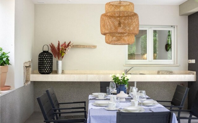 Amazing Home in Naklice With Wifi and 2 Bedrooms