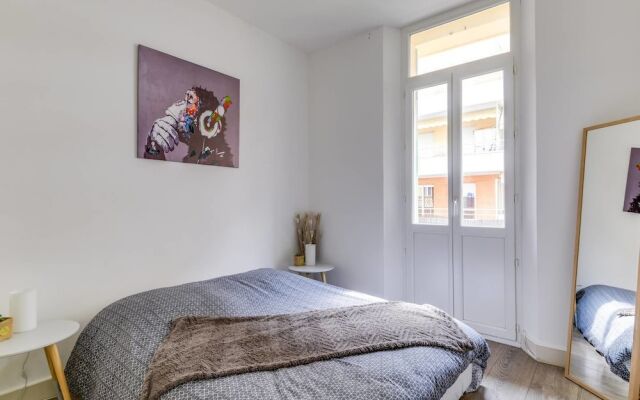 Beautiful Modern 3 Bedroom Apartment in Center