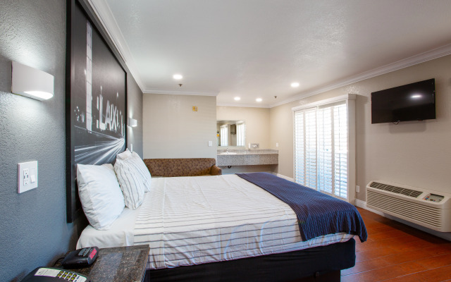 Elev8 Hotel Los Angeles LAX