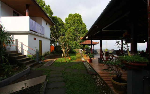 Adila Warung And Homestay