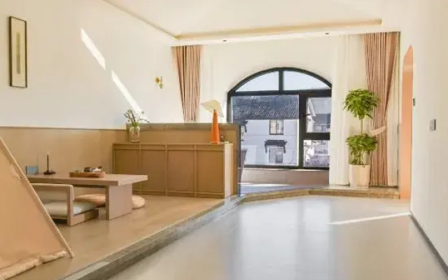 Taihu Qianxi Ju · Hideaway Streamside Secret Realm · Pool Garden Resort Inn