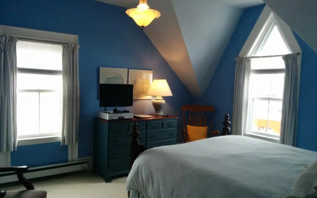 Fairmont House Bed & Breakfast