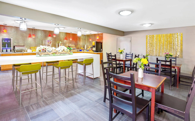 Arya Inn & Suites Farmers Branch