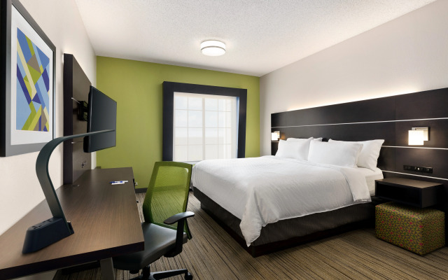 Holiday Inn Exp Stes Shawnee