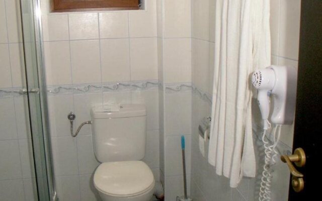 Iris Hotel