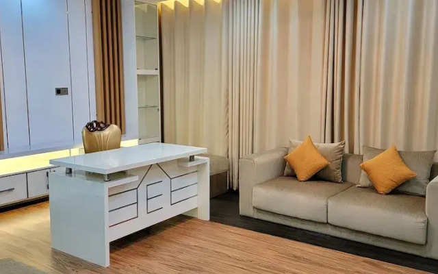Luxurious 3-bhk Highly Secured & Close to Airport