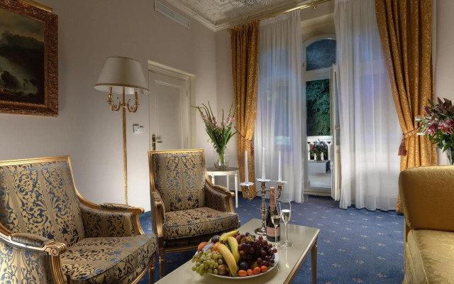 Savoy Westend Hotel