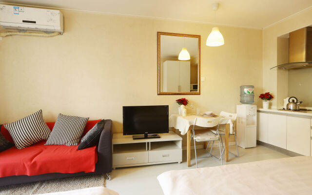 Yiyang City Center Apartment