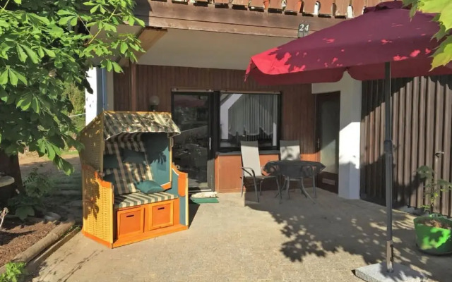 Apartment in Ellar With Garden