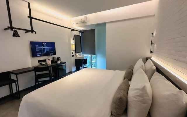 REZ Hotel