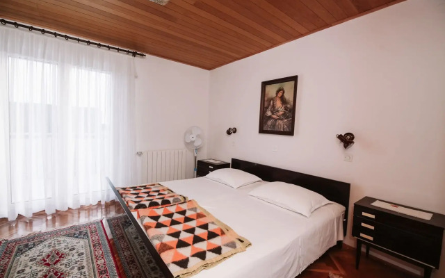 Apartments & Rooms Peranic