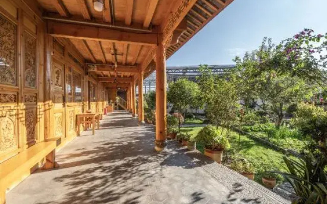 Lijiang Wenfu Courtyard Inn