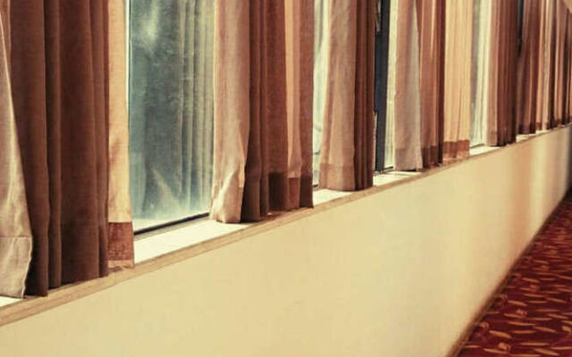 Nanning Hawks Holiday Hotel