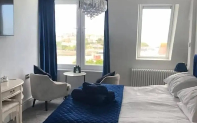 Lazy Waves Boutique B&B