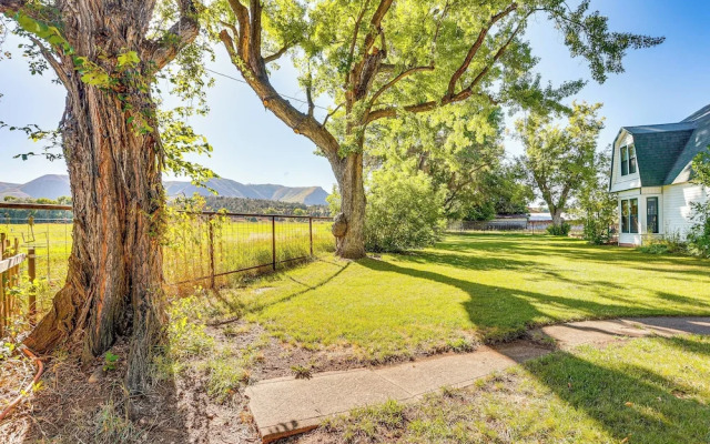 Patio & Mountain Views: Farmhouse in Mancos!